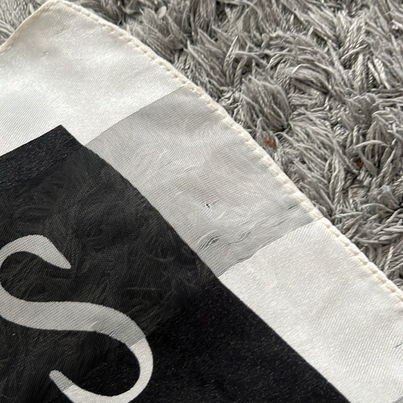 Paris - French Square Scarf / Bandana / Hankerchief - French Tourism gift - Picture 4 of 4